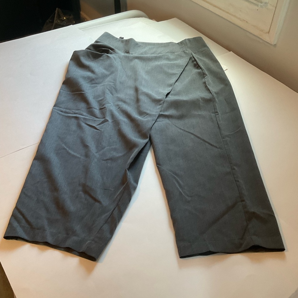 Women’s size XL VERY UNIQUE pants. Charcoal grey with side zipper and